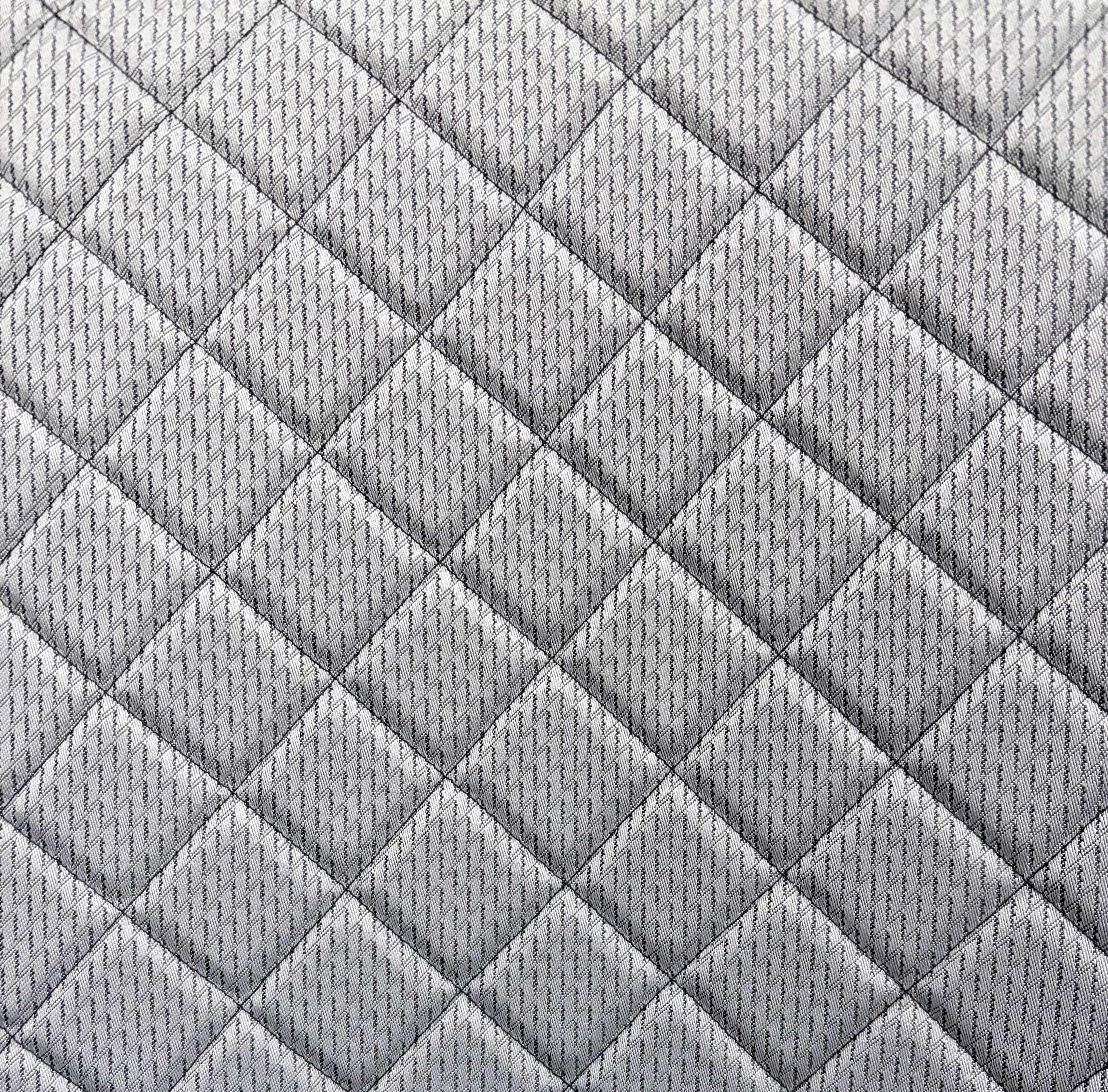 Bentley - Šedá